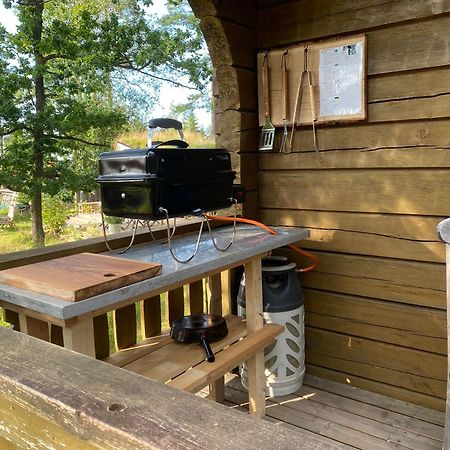 Timrad Stuga I Kanten Av Skogen Med Spa Moejlighet Mullsjö Екстериор снимка
