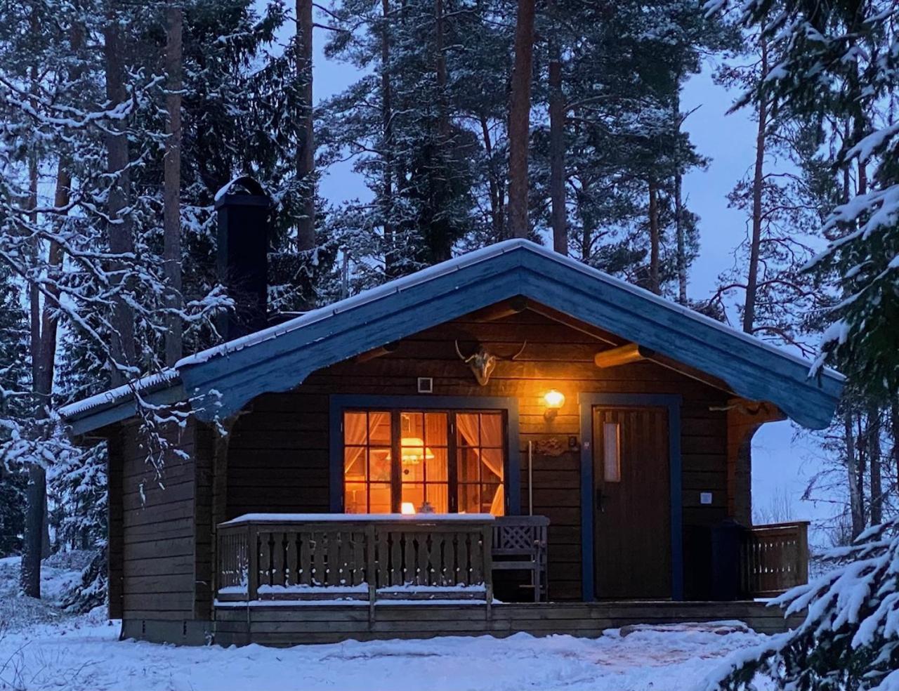 Timrad Stuga I Kanten Av Skogen Med Spa Moejlighet Mullsjö Екстериор снимка