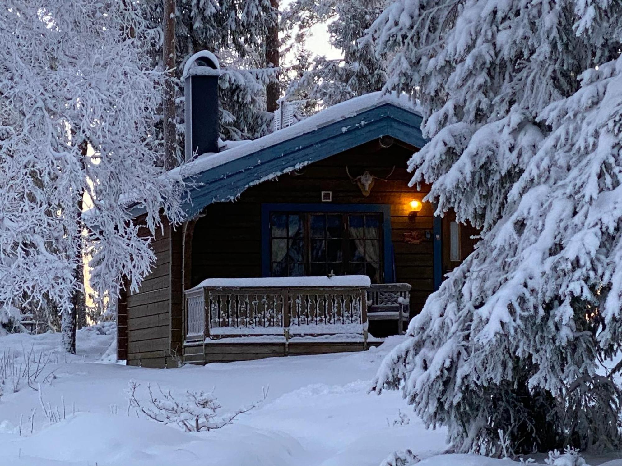 Timrad Stuga I Kanten Av Skogen Med Spa Moejlighet Mullsjö Екстериор снимка