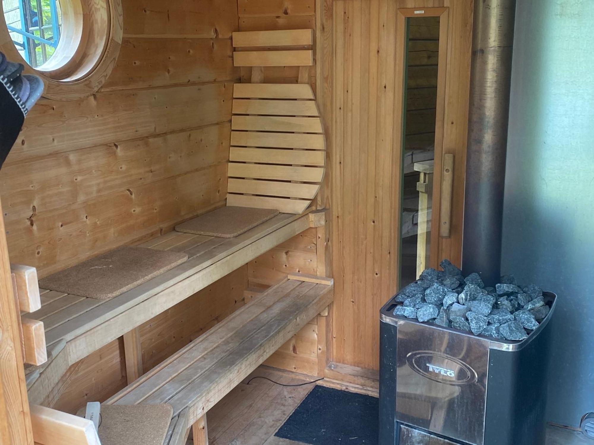 Timrad Stuga I Kanten Av Skogen Med Spa Moejlighet Mullsjö Екстериор снимка