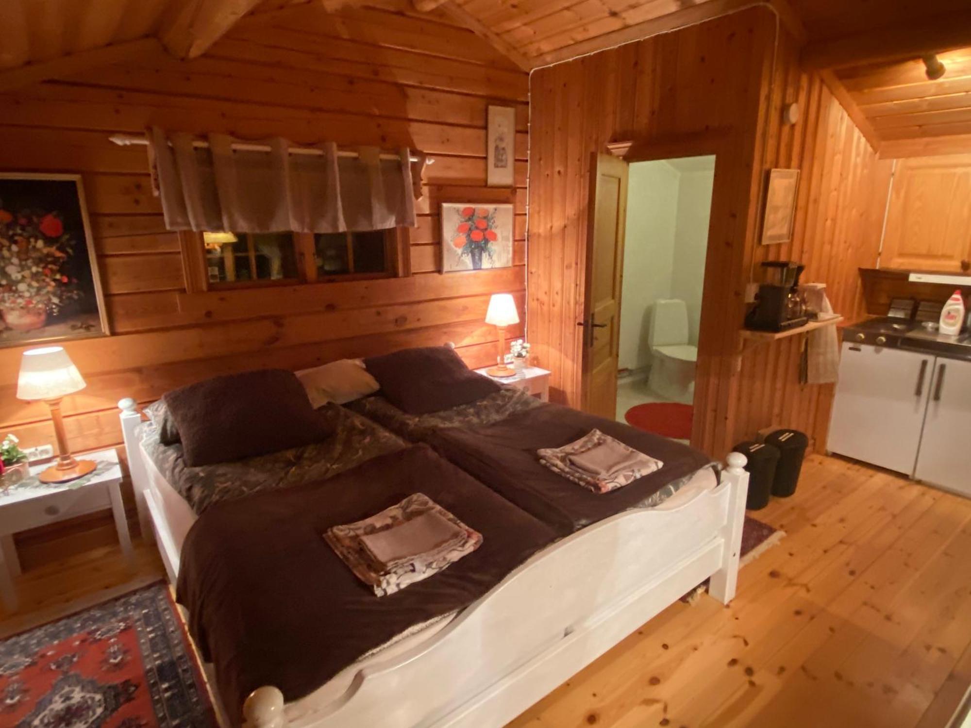 Timrad Stuga I Kanten Av Skogen Med Spa Moejlighet Mullsjö Екстериор снимка