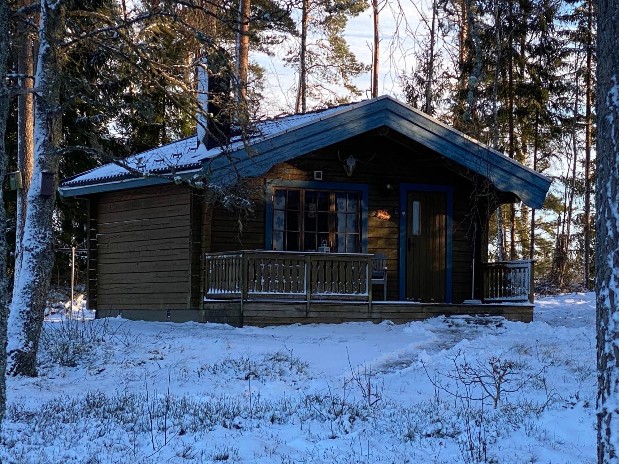 Timrad Stuga I Kanten Av Skogen Med Spa Moejlighet Mullsjö Екстериор снимка