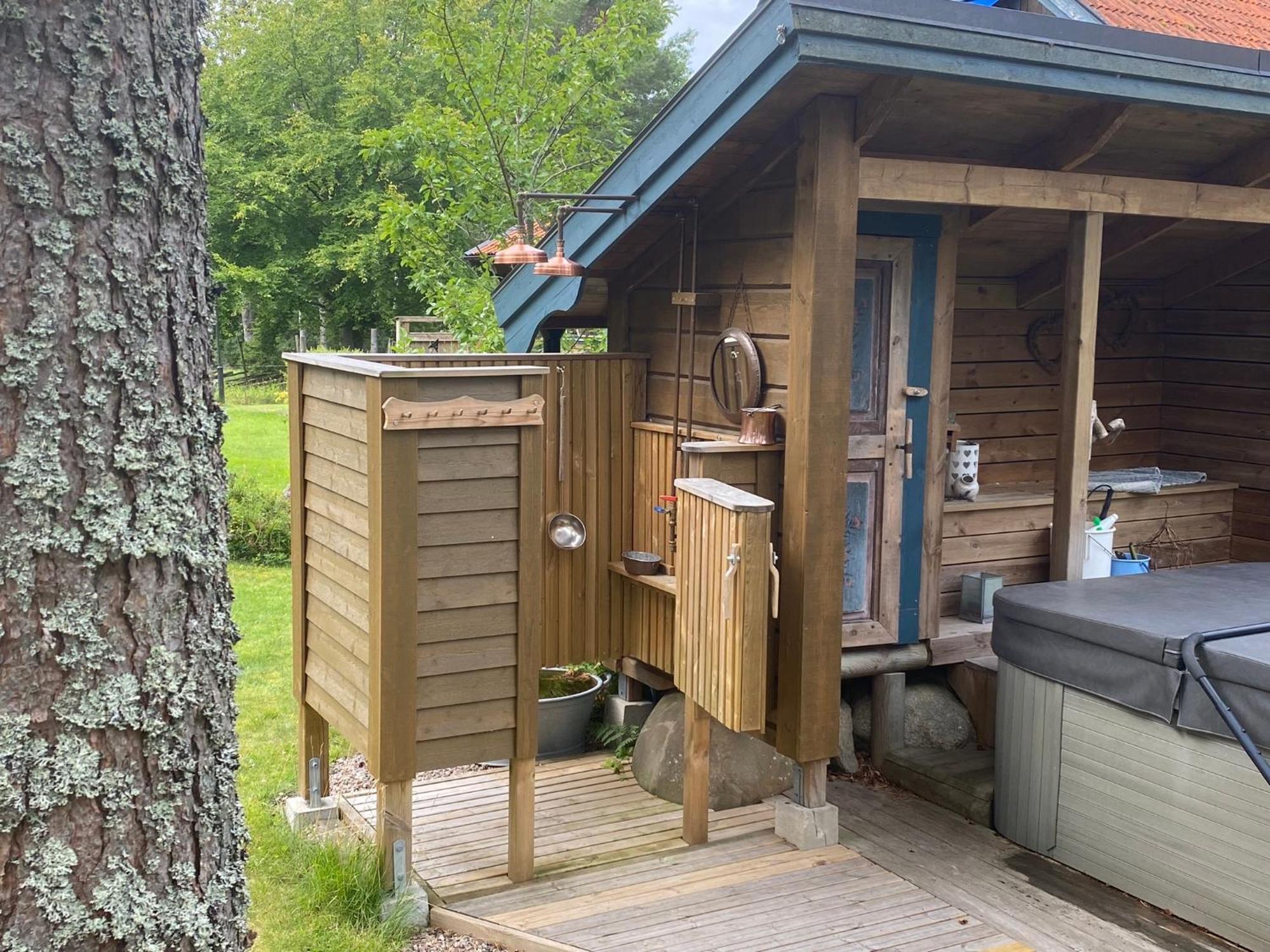 Timrad Stuga I Kanten Av Skogen Med Spa Moejlighet Mullsjö Екстериор снимка