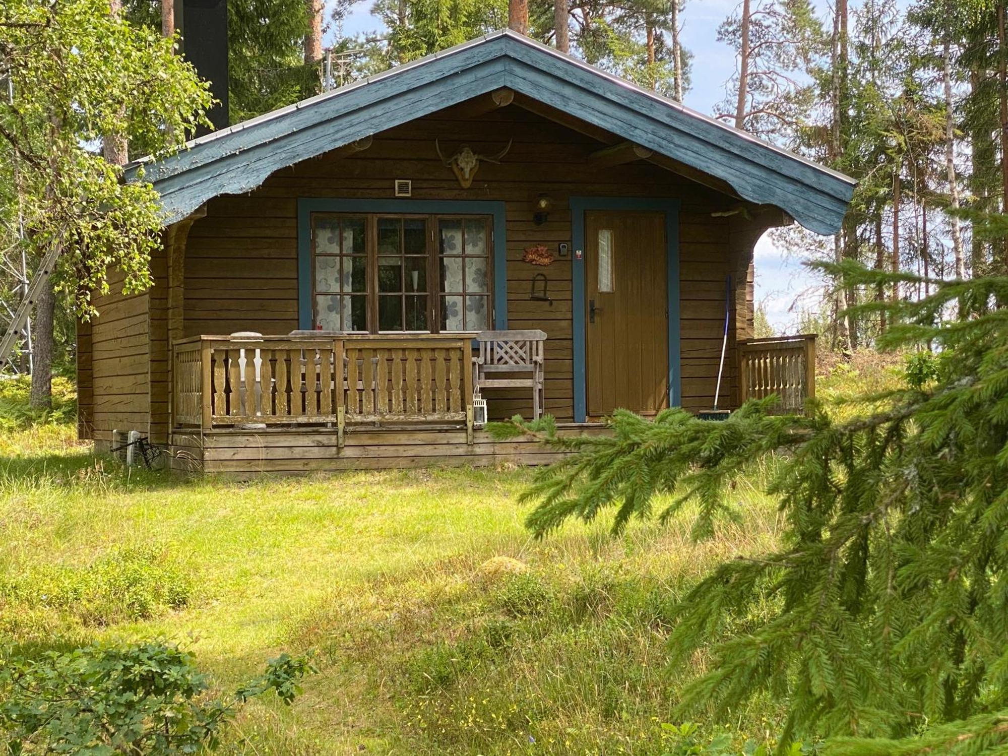 Timrad Stuga I Kanten Av Skogen Med Spa Moejlighet Mullsjö Екстериор снимка